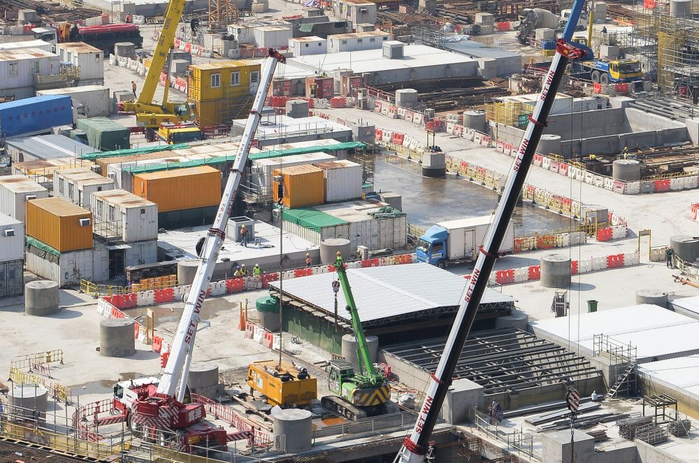 After the Chinese New Year, some Mainland enterprises have closed temporarily because of the epidemic, affecting the supply and transportation of many construction raw materials and components. As a result, some construction sites in Hong Kong have to limit or temporarily suspend their operation. (stock photograph)