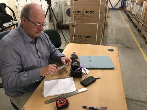 The AMO invited an expert from the original gas lamp supplier, Mr Mark JONES, to come to Hong Kong from the United Kingdom in order to conduct a detailed inspection of the damaged gas lamps, and explore how they might be restored using the original craftsmanship and materials of a hundred years ago.