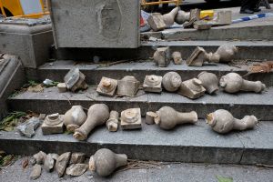 The Duddell Street Steps were seriously damaged during the onslaught of the super typhoon. After the storm, the AMO salvaged more than 200 fragments of the steps.