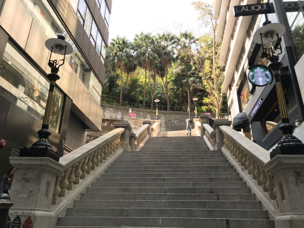 The steps were reopened fully on the evening of 23 December last year with the four gas lamps relit.