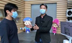 The co-founders of the technology company that has developed the mobile fever screening robot, Prof POON Ka-yeung, Larry (right), and Dr MAK Hin-yu, Mark (left), explain how the robot operates.