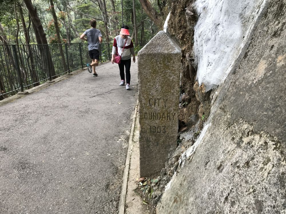Six “City of Victoria” boundary stones have remained up till now. The one in picture is located on Hatton Road on the Hong Kong Island.