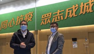 The SDEV, Mr Michael WONG (left), is thankful to the Construction Industry Council (CIC) for helping the Government handle the first and second rounds of Anti-epidemic Fund (AEF) applications, and disburse subsidies to beneficiaries. Beside him is the Executive Director of the CIC, Mr CHENG Ting-ning, Albert (right).