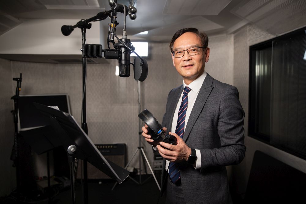 Mr TSE Wai-chuen, Tony, Legislative Council member from the constituency representing the architectural, surveying, planning and landscape sectors, says that with one heart, the construction industry and Hong Kong people will definitely prevail against the epidemic so that the city will be prosperous again. 