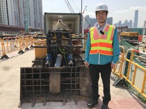 According to Mr POON Tin-yau, an engineer of the Drainage Services Department (DSD), a new remote-controlled desilting robot was introduced into the department early this year. The department conducted a pilot test on the use of the robot for desilting works at the box culverts in Sham Shui Po and Tsuen Wan with its functions monitored. 