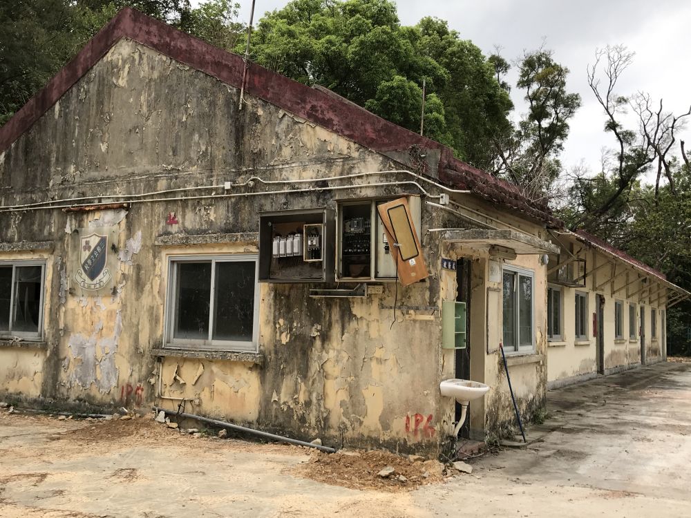 With an area of 24 500 square feet, the former Sam Wo Public School, which has been granted to the Hong Kong Seeing Eye Dogs Services for provision of a guide dog training school, is located in Ta Kwu Ling in North District. 