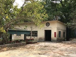 With an area of 24 500 square feet, the former Sam Wo Public School, which has been granted to the Hong Kong Seeing Eye Dogs Services for provision of a guide dog training school, is located in Ta Kwu Ling in North District. 