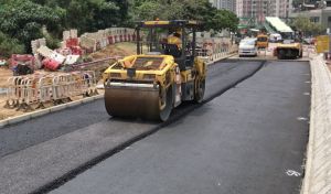 Workers in the picture are paving roads with bituminous materials. Since the Mainland quarries were once closed, the aggregates that are used to produce bituminous materials could not be supplied, which in turn affected the relevant work procedures.