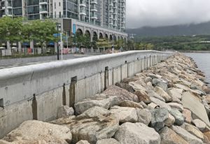 The CEDD has constructed a wave wall of about 600 metres in length and 1.1 metres in height at the TKO Waterfront Park to reduce the threat of overtopping waves to coastal residents and facilities during typhoons.