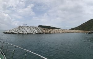 During the onslaught of Mangkhut in Hong Kong, portions of the breakwater at the Aberdeen South Typhoon Shelter collapsed due to the impact of the huge waves. Now they have been repaired.