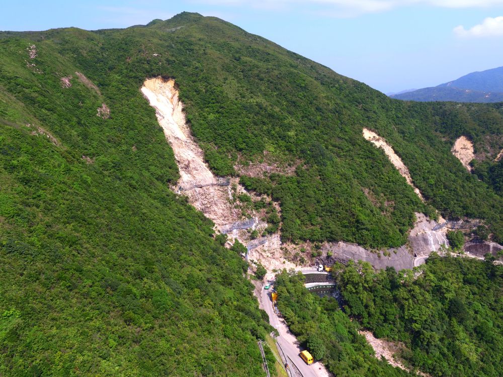 An intense rainstorm in May 2016 resulted in a number of landslides in Sai Kung, including a massive natural terrain landslide above Sai Wan Road. The 2 100 cubic metres of landslide debris blocked access to Sai Wan Village. (Stock photo)