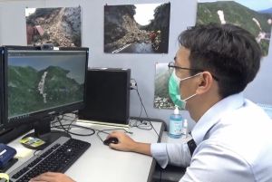 The Landslip Investigation Section uses drones to observe and take photos of the slope and puts together a 3D digital terrain model with the related data to help them to find out the causes and mechanism of the landslide above Sai Wan Road in Sai Kung.