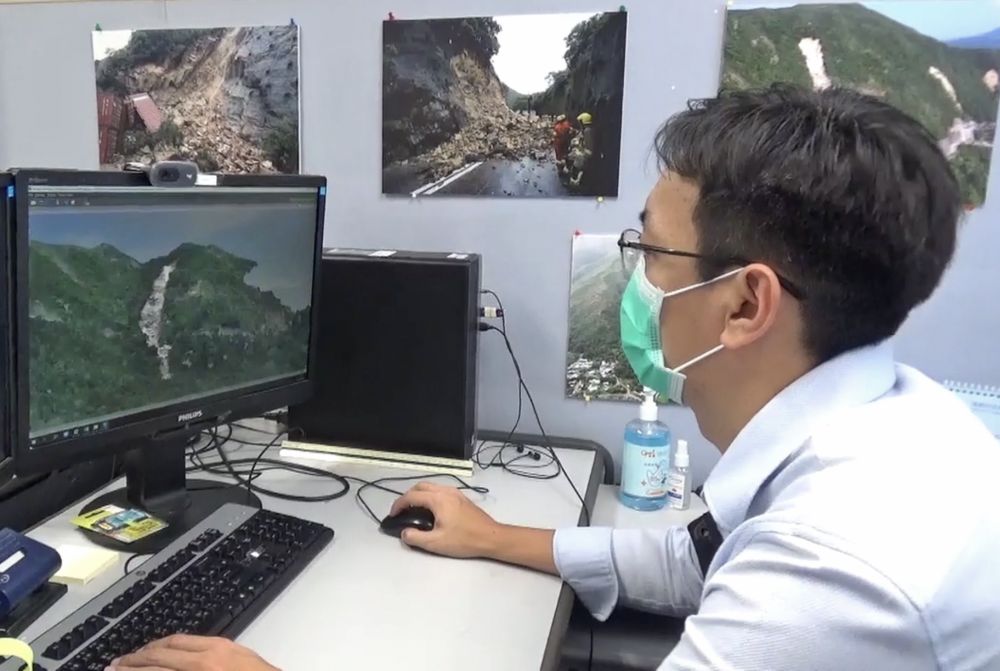The Landslip Investigation Section uses drones to observe and take photos of the slope and puts together a 3D digital terrain model with the related data to help them to find out the causes and mechanism of the landslide above Sai Wan Road in Sai Kung.
