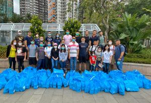 Under the epidemic, Mr CHUI Wai-yiu joined the volunteer team in response to the Government’s appeal to help make phone calls to people under home isolation. He also provides assistance in packing masks with volunteers of the Construction Industry Council and distributing anti-epidemic bags in remote villages on Lamma Island.