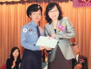 Like Mr CHUI Wai-yiu, Marble (left) has also served the community with enthusiasm. Mr CHUI hopes that she can inspire others with her life experiences, encourage people to offer helping hands and contribute to the society.