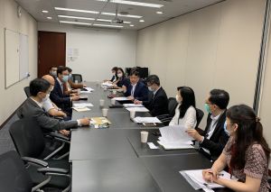The LegCo member, Mr Tony TSE, (third left) together with representatives from the institutes of the ASPL sectors, have a meeting with the PS(W), Mr LAM Sai-hung (fifth right), to reflect the industry’s aspirations.