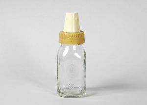 Exhibits such as Kwong Wah Hospital admission records, the glass milk bottle printed with the characters “東華三院 (the TWGHs)” and the rental tariff timber of Tung Wah Coffin Home are important materials for studying the early medical and social development of Hong Kong. 