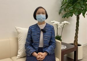 The Secretary for Food and Health, Professor CHAN Siu-chee, Sophia says that given the severity of the epidemic, the supply of quarantine facilities is tight. The commissioning of phase 1 of the quarantine camps at Penny’s Bay with 800 quarantine units can alleviate the pressure on the existing quarantine facilities. 