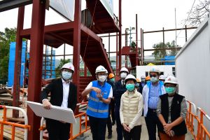 The Chief Executive, Mrs Carrie Lam (second right, front row), inspected the quarantine units under construction at the Sai Kung Outdoor Recreation Centre on 25 March. Next to her are the Secretary for Development, Mr Michael WONG (second right, back row) and the Director of Architectural Services, Mrs Sylvia LAM (first right, front row).