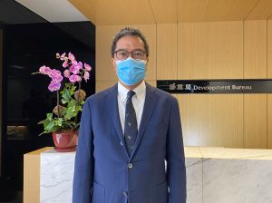 The Secretary for Development, Mr WONG Wai-lun, Michael, says the Development Bureau and departments under its purview have created a total of more than 6 500 short-term jobs covering different trades, skill sets and academic requirements to provide job opportunities for professionals, technicians, backend office staff and fresh graduates.