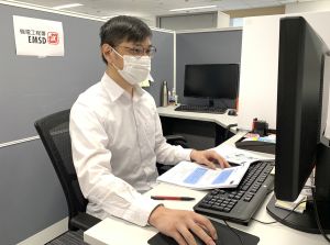 Mr Andy CHAN takes part in editing a handbook on the regulation of railway safety. Making use of his language skills, he presents the terminologies of engineering in a manner that is both in-depth and easy to comprehend.