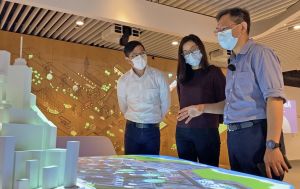 Engineer of the EMSD, Mr CHOW Kirk, Peter (right), encourages his new colleagues to be brave to accept challenges and seek more learning opportunities to build a solid foundation for future development.