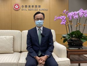 The Secretary for the Civil Service, Mr NIP Tak-kuen, Patrick, says that, in view of the pandemic, the Government will continue to create jobs and recruit staff. In order to stabilise the economy and create jobs, it is most important that we stand united and do our parts to win the fight against the pandemic as soon as possible. 