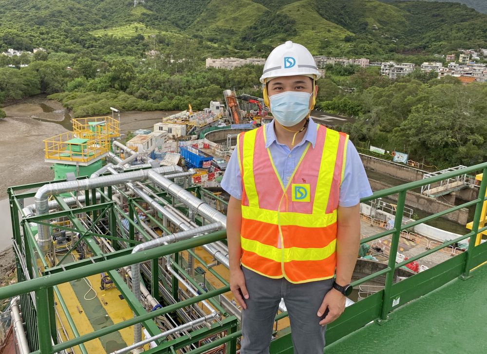 Engineer of the DSD, Mr LEUNG Ka-kay says the department is pleased to have employed several young engineers through the contractor under the Anti-epidemic Fund to take part in this challenging project of expansion of sewage treatment works. 