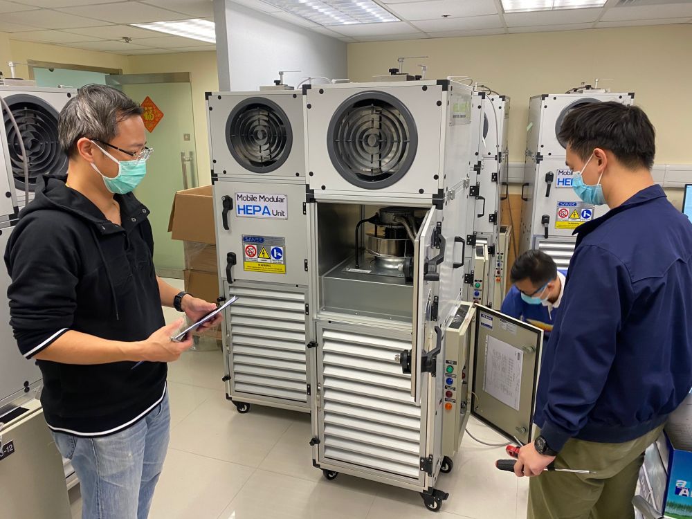 Working with the Hospital Authority and the industry, the EMSD designs and installs Mobile Modular High Efficiency Particulate Air Units in a short time so that some of the general medical wards can be retrofitted into second-tier isolation wards with negative pressure function.