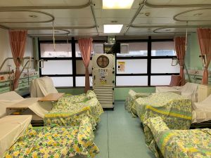 Working with the Hospital Authority and the industry, the EMSD designs and installs Mobile Modular High Efficiency Particulate Air Units in a short time so that some of the general medical wards can be retrofitted into second-tier isolation wards with negative pressure function.