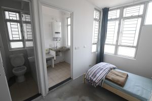 EMSD colleagues have installed electrical and mechanical (E&M) equipment in phases, which include about 3 200 gas water heaters and more than 16 000 sets of lighting units, at more than 3 000 residential units in Chun Yeung Estate.