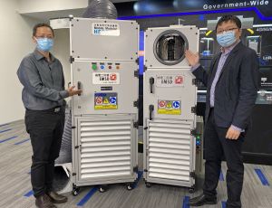 The EMSD’s Engineer (Health Sector), Mr YIP Wai-tong, (right) and the EMSD’s Air-conditioning Inspector, Mr LEUNG Wing-hang, (left) say that colleagues have assisted in retrofitting 11 wards in seven hospitals, with a total of 300 beds, into “Tier-2 isolation wards” within less than a month.
