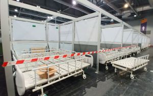 At present, most of the bed partitions and negative pressure enclosed cubicles, etc have been properly set up at the additional treatment facility in the AWE. We will proceed with the setting up of staff facilities, and the installation of electrical and mechanical equipment, plumbing and water pipes.