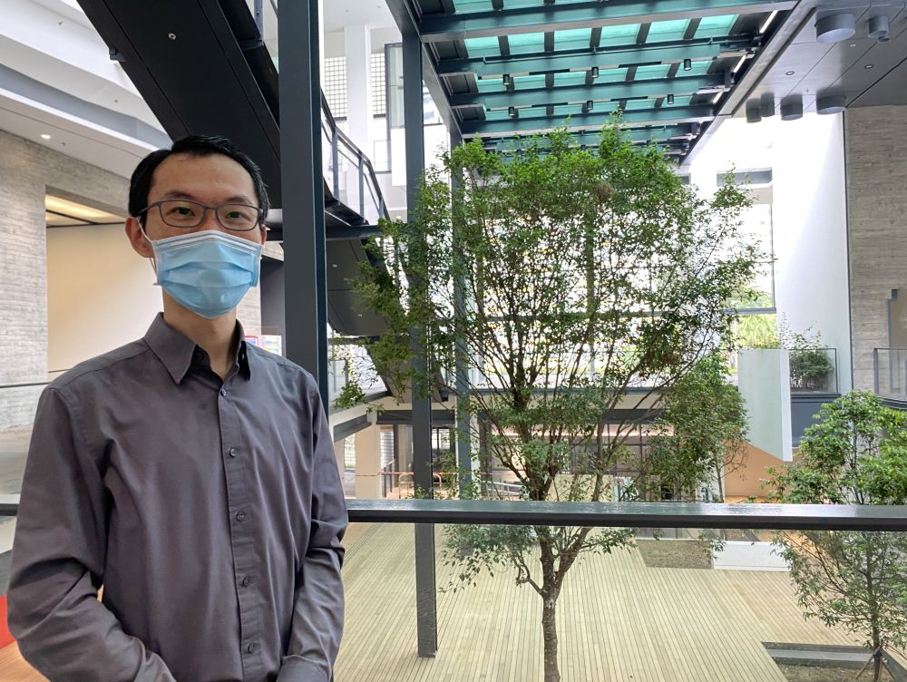 Senior Architect of the Architectural Services Department (ArchSD), Mr LEUNG Kin-hong, Donald, says that besides the trees specially planted in the atrium, green elements are also incorporated in other places of the centre, bringing nature to indoor areas.