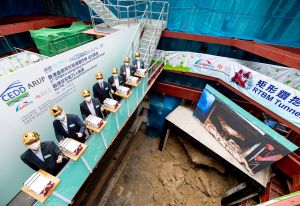 The SDEV, Mr Michael WONG (centre), the Permanent Secretary for Development (Works), Mr Lam Sai-hung (third right), the Director of Civil Engineering and Development, Mr LAU Chun-kit, Ricky (third left), Project Manager of the East Development Office (EDO) of the Civil Engineering and Development Department (CEDD), Mr LEUNG Chung-lap, Michael (first left), and representatives of the project consultant and contractor attend the breakthrough ceremony, marking a new milestone in tunnel construction.
