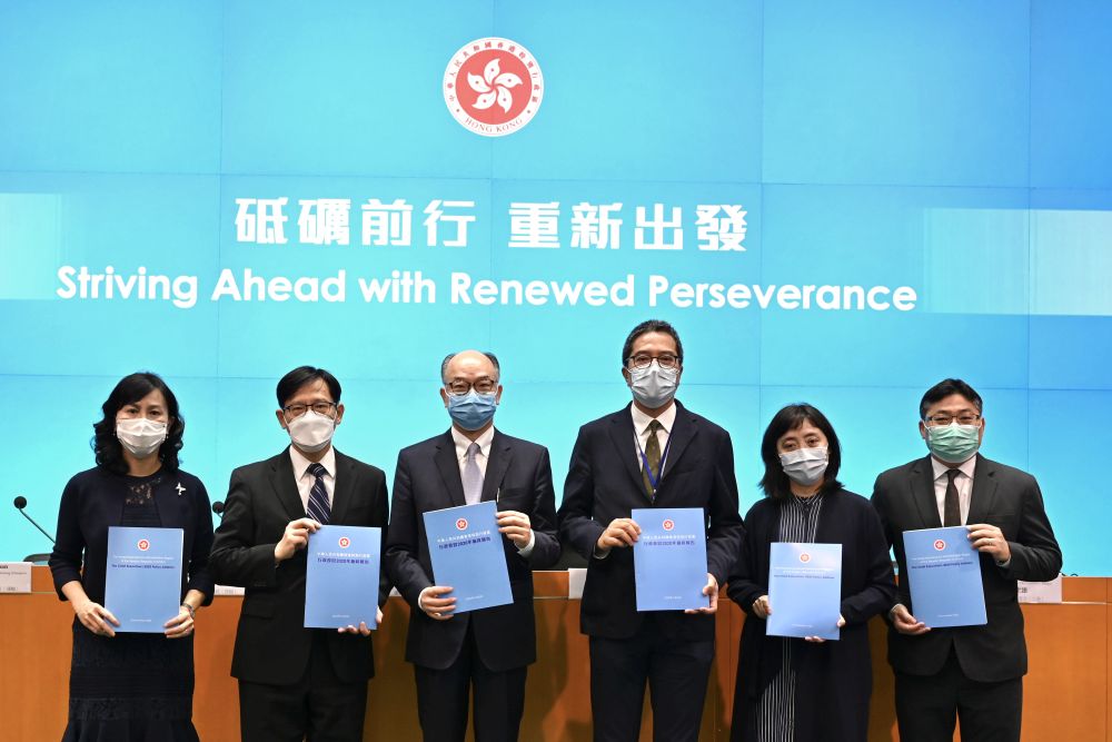 The Secretary for Development (SDEV), Mr WONG Wai-lun, Michael, and the Secretary for Transport and Housing, Mr CHAN Fan, Frank, held a press conference recently to elaborate on the initiatives in “The Chief Executive’s 2020 Policy Address” under their ambit. Photo shows (from left) the Permanent Secretary for Transport and Housing (Transport), Ms Mable CHAN; the Permanent Secretary for Transport and Housing (Housing), Mr Donald TONG; Mr Frank CHAN; Mr Michael WONG; the Permanent Secretary for Development (Planning and Lands), Ms Bernadette LINN; and the Permanent Secretary for Development (Works), Mr LAM Sai-hung, at the press conference.