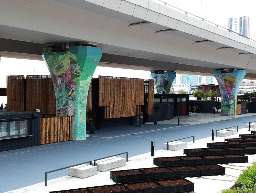 The Policy Address proposes to implement the Invigorating Island South initiative which is inspired by the Energising Kowloon East (EKE) initiative. The EKE project was an innovative district development concept rolled out by the Government in 2011, through which the old industrial areas in Kowloon East are transformed into a vibrant new Central Business District.