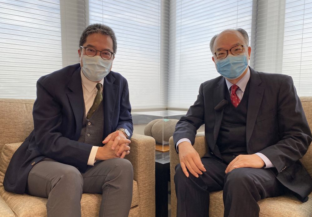 The Secretary for Development (SDEV), Mr WONG Wai-lun, Michael (left), and the Secretary for Transport and Housing (STH), Mr CHAN Fan, Frank (right), jointly introduce the details of the Northern Link (NOL) project.