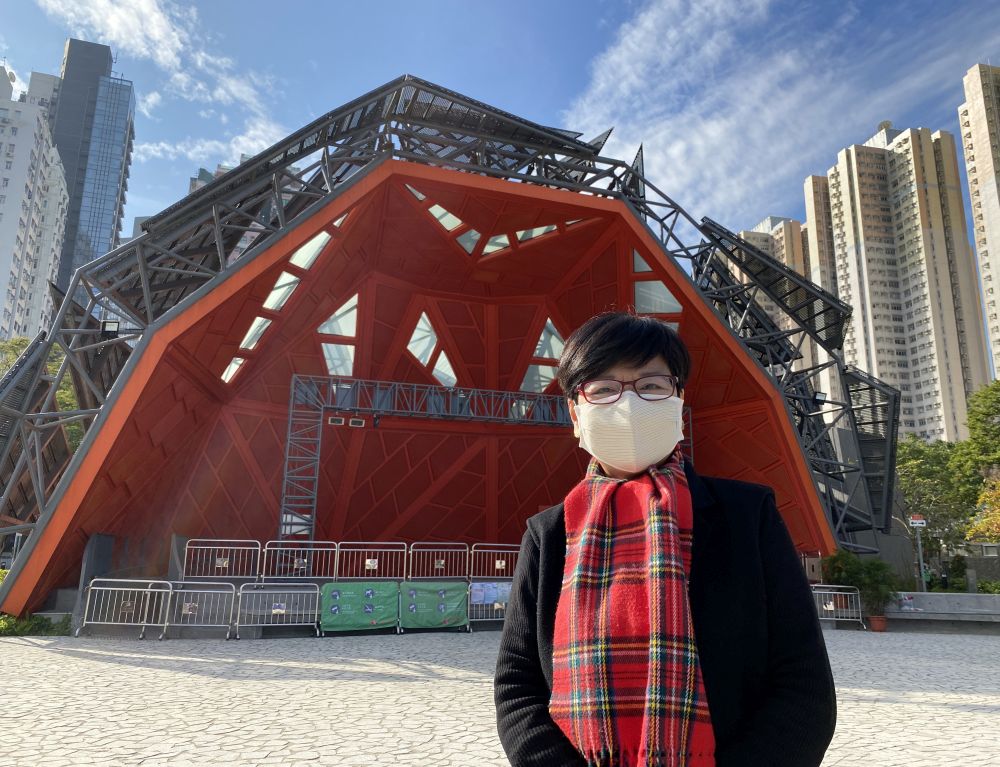 Mrs Sylvia LAM feels very impressed by a number of small-scale district works projects, including the Eastern District Cultural Square she is pictured in.
