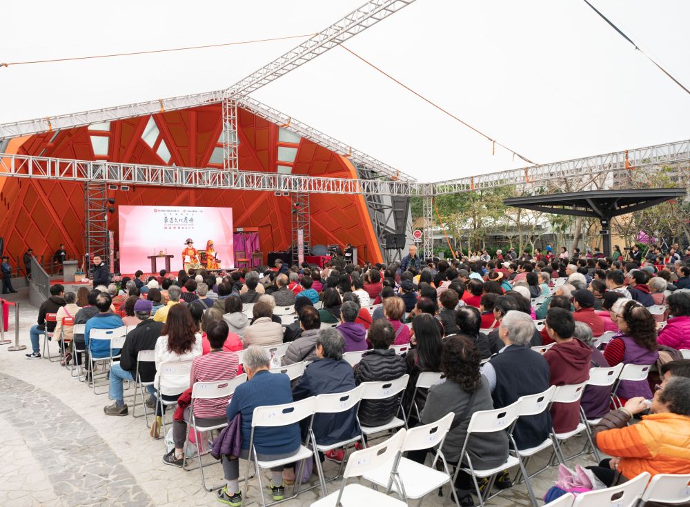 The design of the stage in the Eastern District Cultural Square in Shau Kei Wan, as pictured, is unique and looks like the crown worn by female leads in Cantonese opera, matching the culture of local residents who enjoy this art.