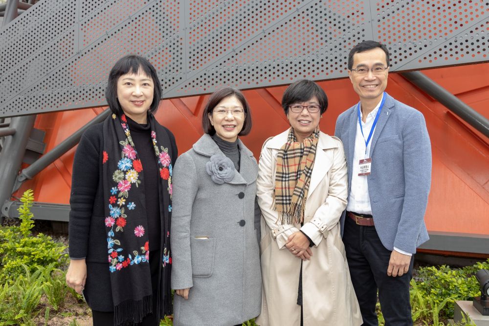 The Eastern District Square was opened on 9 March 2019. There was a media report that the project was led by three female “generals”, including (from left) the former Director of Leisure and Cultural Services, Ms LI Mei-sheung, Michelle, the Director of Home Affairs, Miss TSE Siu-wa, Janice, and the former DArchS, Mrs Sylvia LAM.