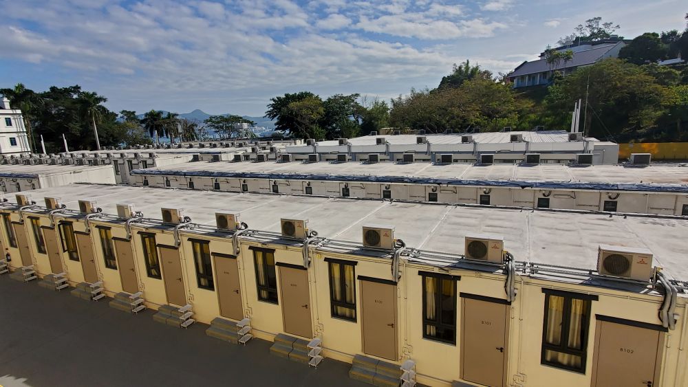 The ArchSD commenced construction in February last year, and completed the first batch of 118 quarantine units at the Basketball Court of the Lei Yue Mun Park in just 26 days.