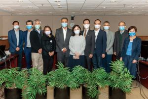 Raymond (fifth left) expresses his heartfelt thanks to all Town Planning Board (TPB) members, stressing that they are all very dedicated to their work and are absolutely no rubber stamp. Sixth left is Ms LINN Hon Ho, Bernadette, Chairman of the TPB, Permanent Secretary for Development (Planning and Lands).