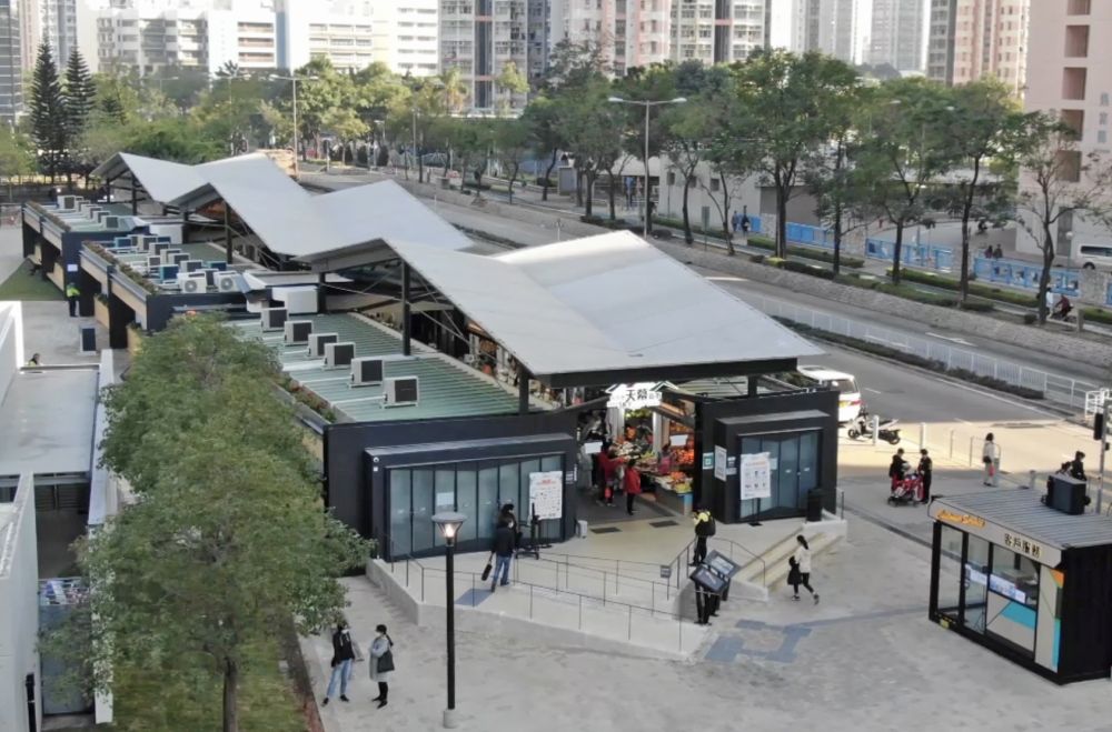 The FEHD Skylight Market located in Tin Shui Wai (formerly known as Tin Shui Wai Temporary Public Market) was opened last month. The project only took about a year from planning, funding approval, construction to commissioning.