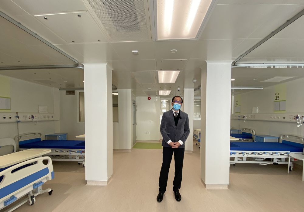 Mr Allen LEUNG says that the project adopts the Modular Integrated Construction (MiC) technology. For example, a ward is composed of three modules, commonly known as “boxes”. The MiC technology can significantly reduce the number of site workers and shorten the construction time.