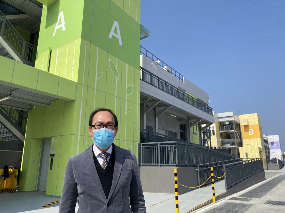 The façades of the hospital are designed with a soft colour scheme with patterns intended to relieve the emotions of the patients. 