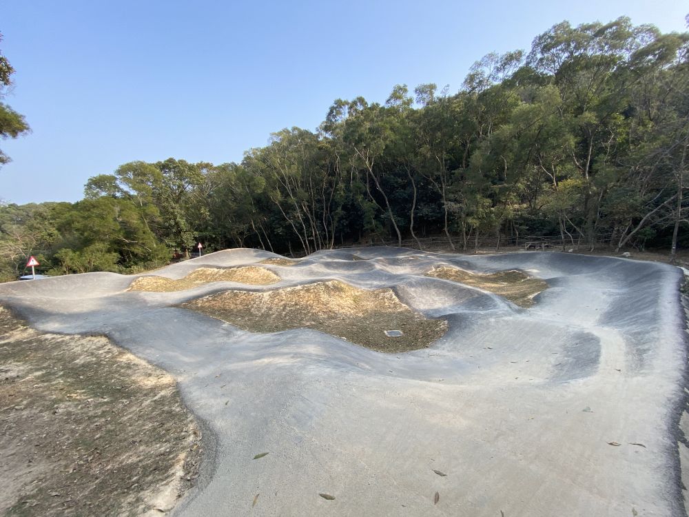 Improvement and expansion works for South Lantau mountain bike trail networks (Mui Wo and Chi Ma Wan) have been substantially completed. Pictured is one of the bike trails.