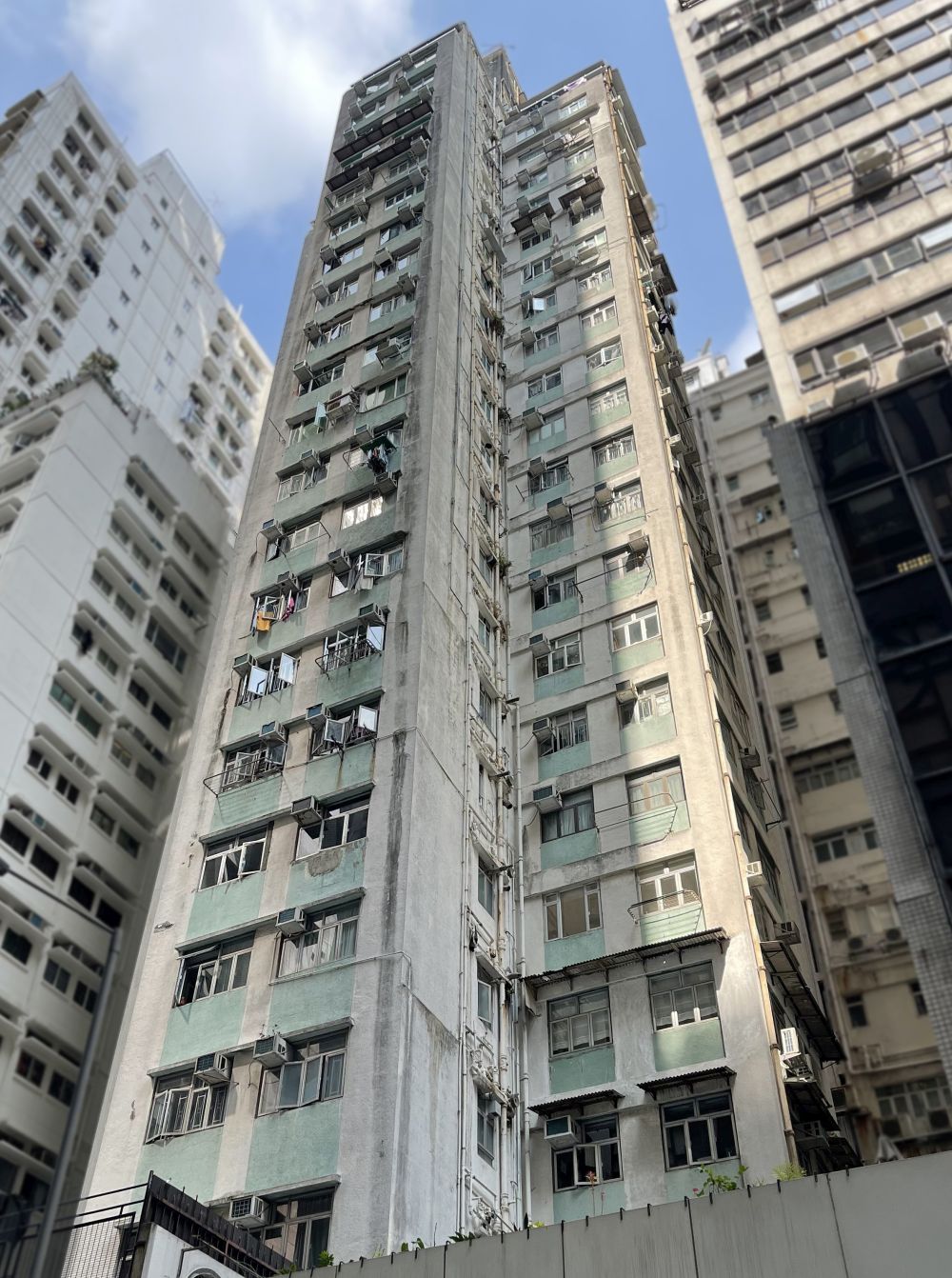 The DRS is expected to benefit more than 3 000 eligible private residential or composite buildings aged 40 years or above.