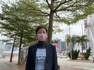 The Development Bureau (DEVB) has been actively exploring ways to apply smart technologies in tree management to enhance its efficiency and effectiveness. Tree Management Officer, Ms CHAN Yuen-man, Paula, of the DEVB says that tree labels with QR codes can facilitate the public to report problematic trees and providing them with more tree knowledge at the same time.
