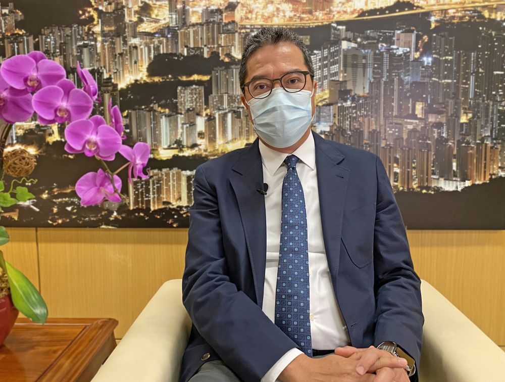 The Secretary for Development, Mr WONG Wai-lun, Michael, wishes all great mothers a Happy Mother’s Day.